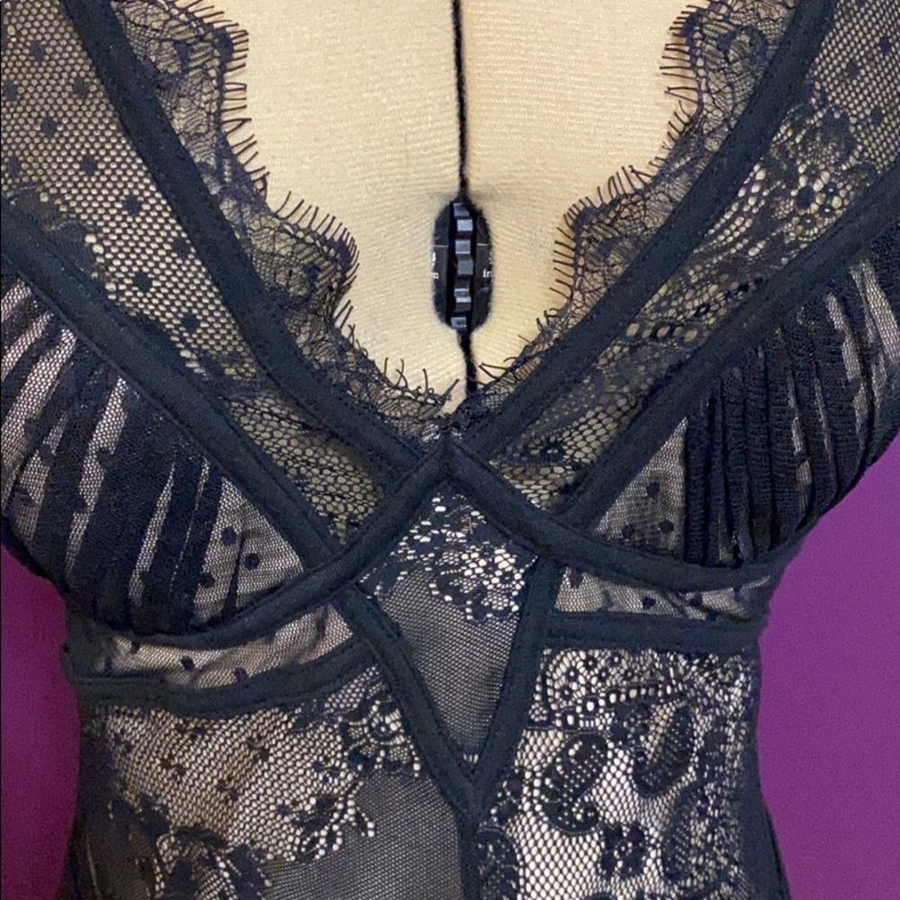 Bebe form-fitted lace, sex appeal+entrancement 💋 - Picture 3 of 8
